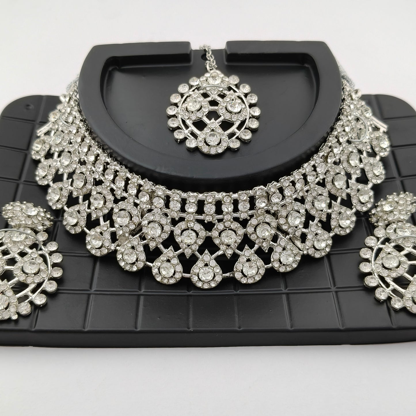 Elegant Choker Necklace Festive Set - White, Silver Color