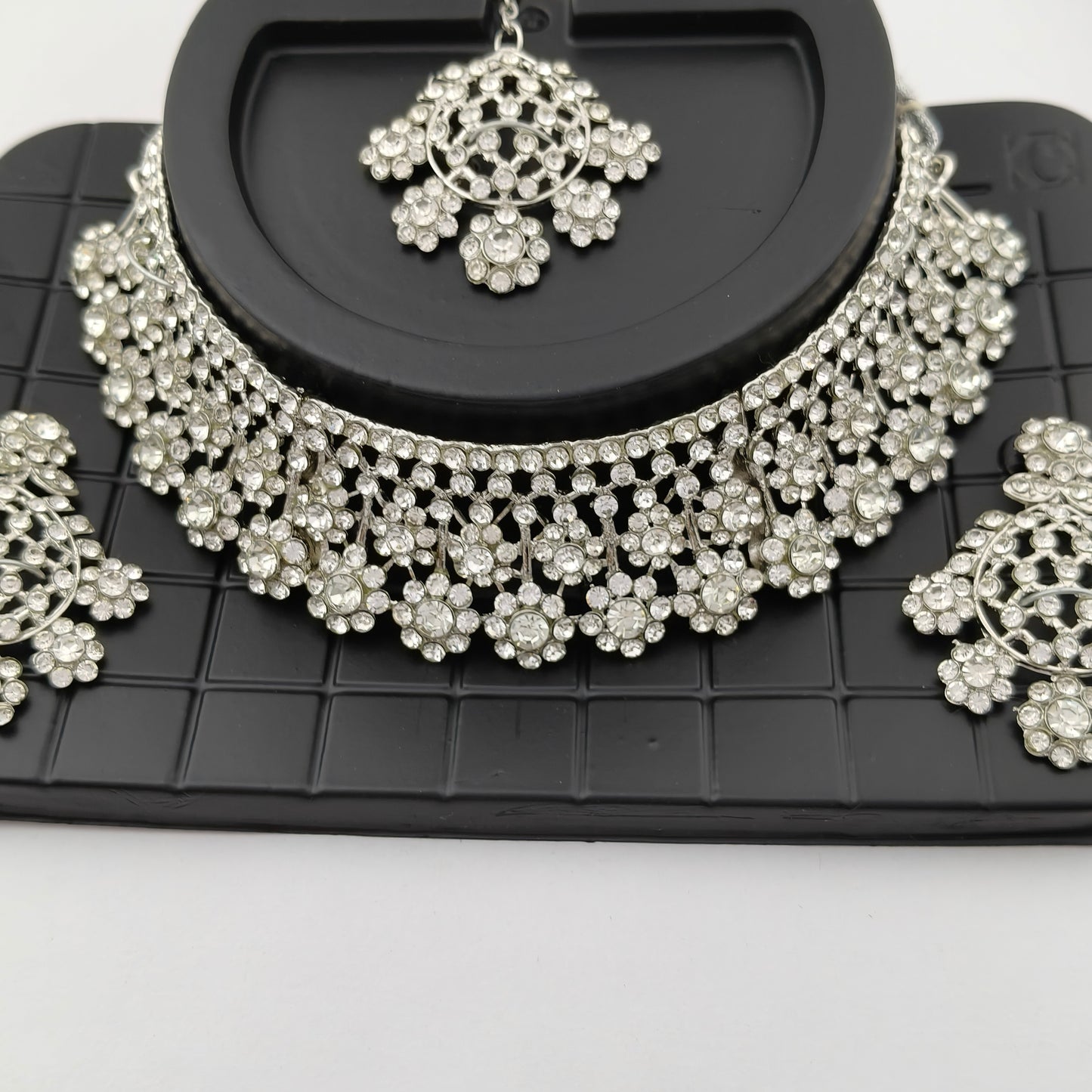 Elegant Choker Necklace Festive Set - White, Silver Color