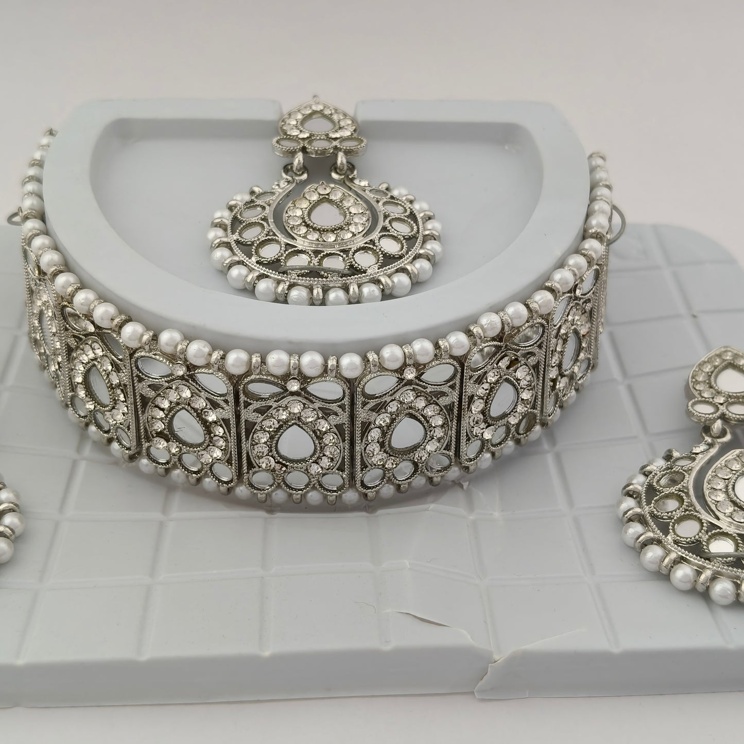 Elegant Choker Necklace Festive Set - White, Pearl, Silver Color