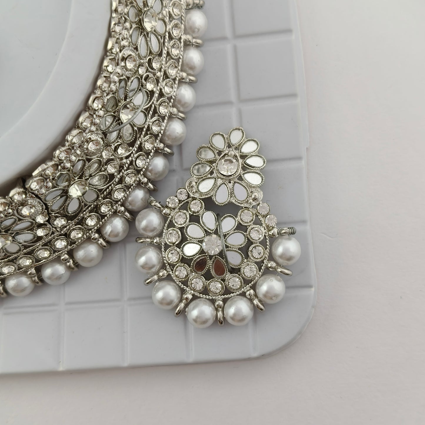 Elegant Choker Necklace Festive Set - White, Pearl, Silver Color