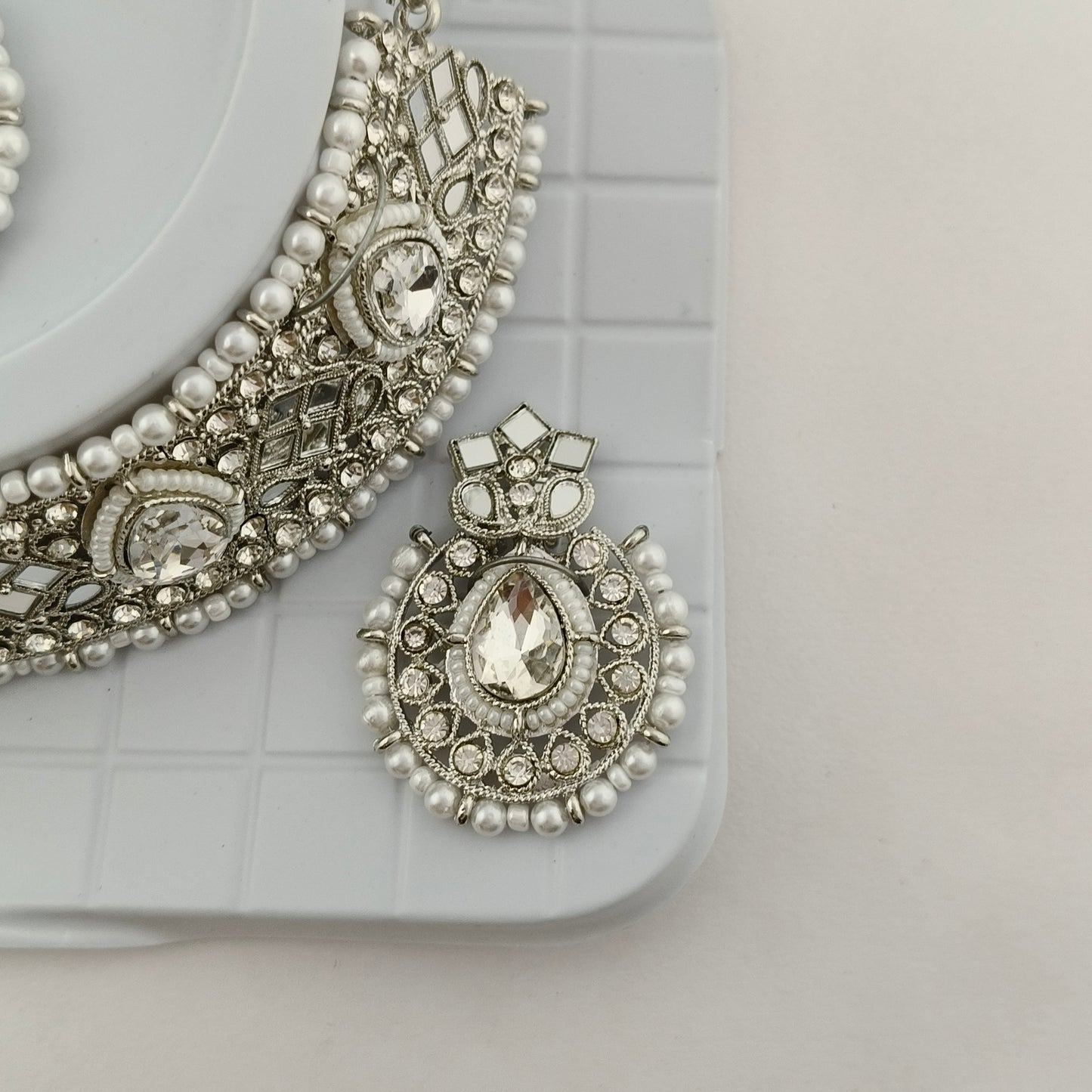 Elegant Choker Necklace Festive Set - White, Pearl, Silver Color