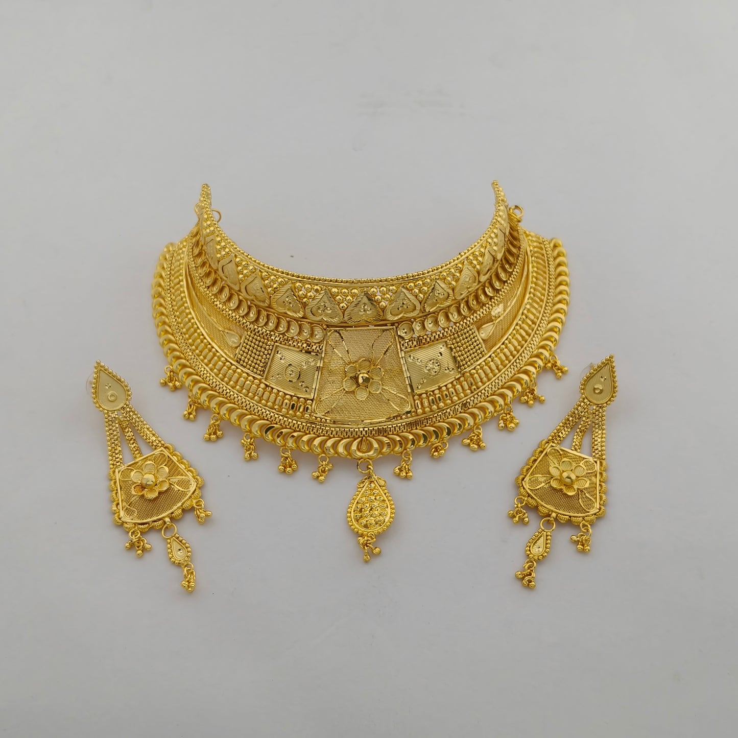 Royal Filigree Gold Choker Set